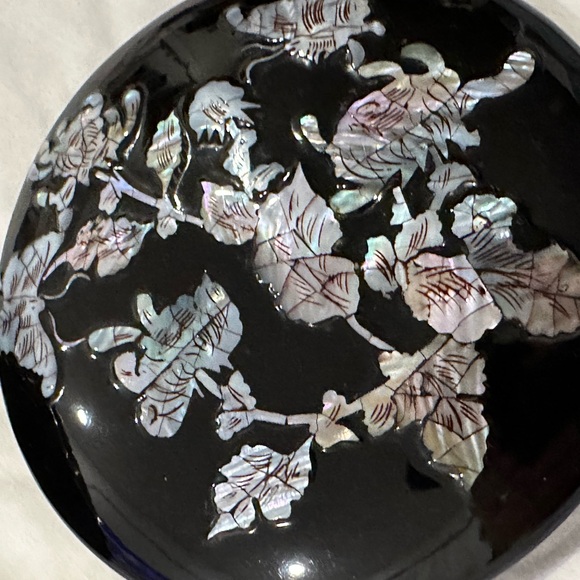 Vintage Black Lacquer Trinket Box beautiful Inlays Round Jewelry Storage - Picture 7 of 10
